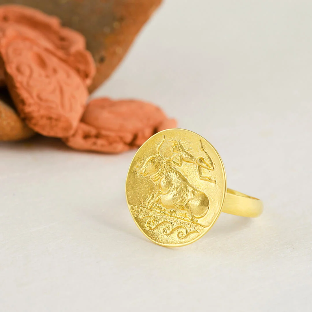 Gold Signet Ring Taurokathapsia